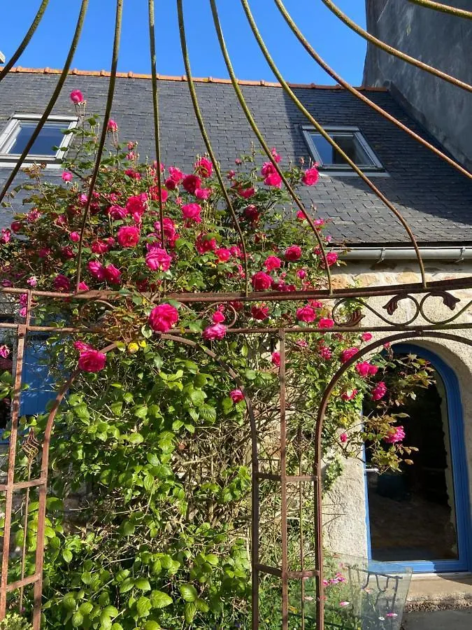 Chez Nosch Bed & Breakfast Plouegat-Guerand
